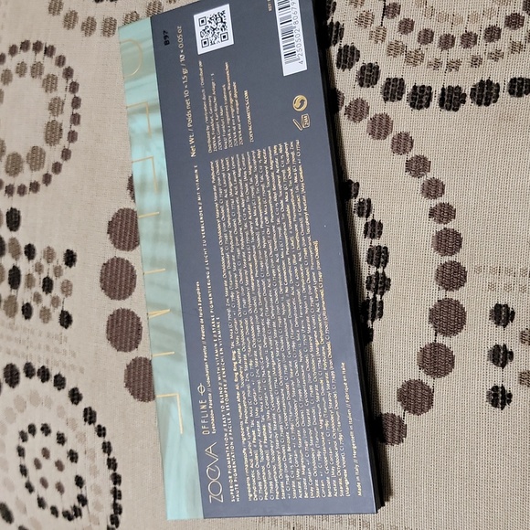 Zoeva Offline Eyeshadow Palette - Picture 2 of 3